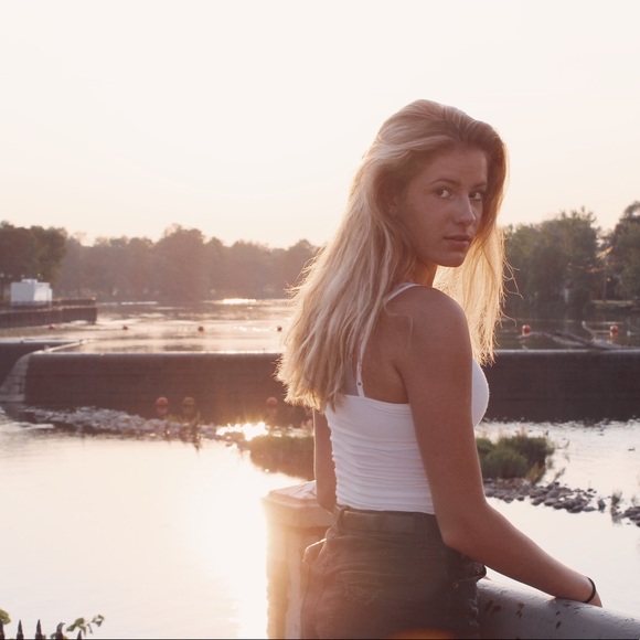 Meet your Posher, Emma - Picture 2 of 4